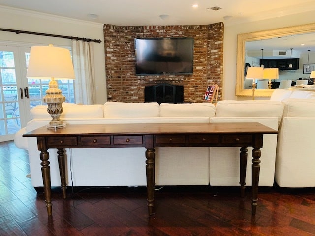 Cosy Gas Fireplace - 4542 Westchester Dr
