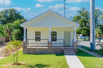 Building Photo - 2 bedroom in PENSACOLA FL 32501