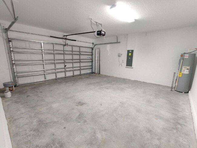 Building Photo - 7115 Samuel Ivy Dr