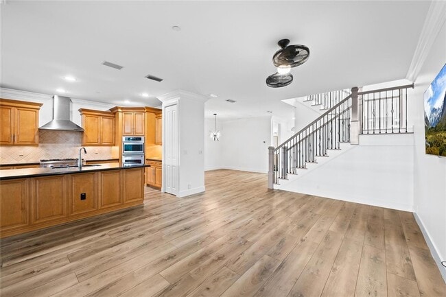 Building Photo - 218 NE 15th Ave