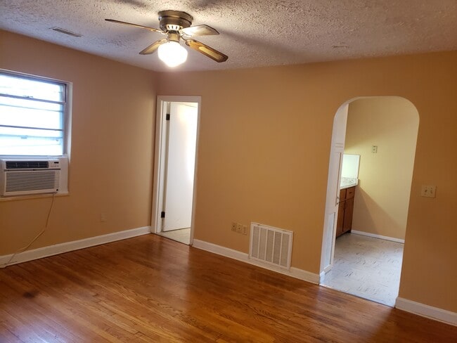 Building Photo - 6436 Strawberry Ln
