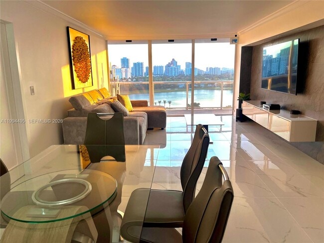 Building Photo - 3701 N Country Club Dr