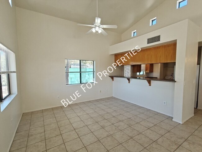 Building Photo - 3318 E Bellevue St