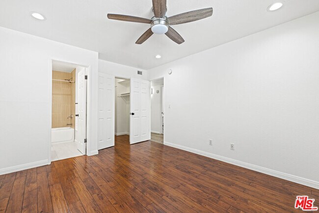 Building Photo - 10757 Hortense St