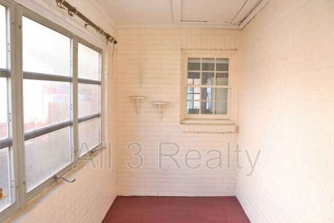 Building Photo - 2320 McCarter Ave
