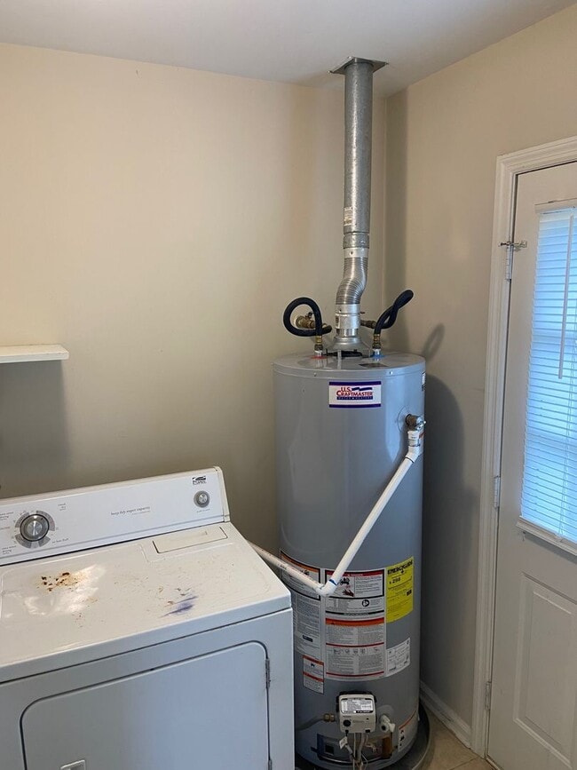 Building Photo - Charming 3 bedroom, 2 bath home in the heart of Dickson!!