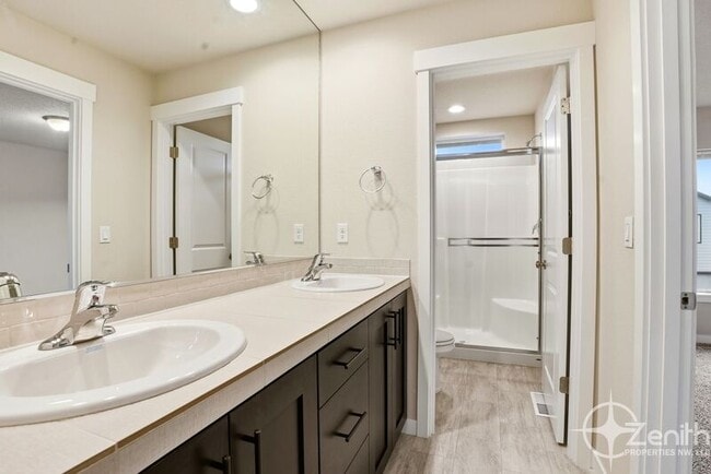 Building Photo - 18212 NE 47th Ave