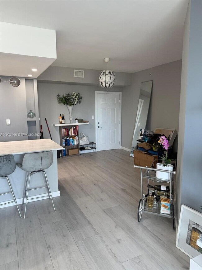 Building Photo - 275 NE 18th St