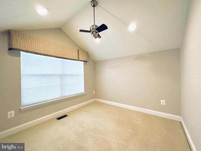 Building Photo - 11837 Regents Park Dr