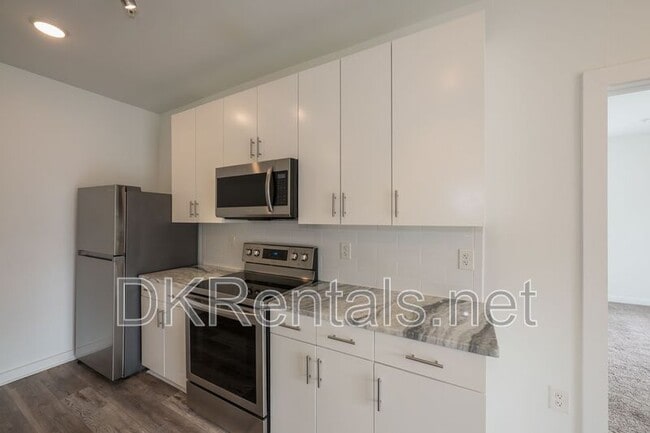 Building Photo - 525 Parkway Dr NE