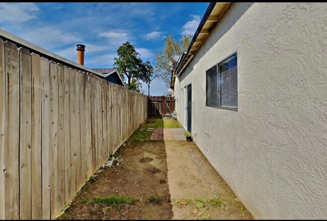 Building Photo - 68th Ave