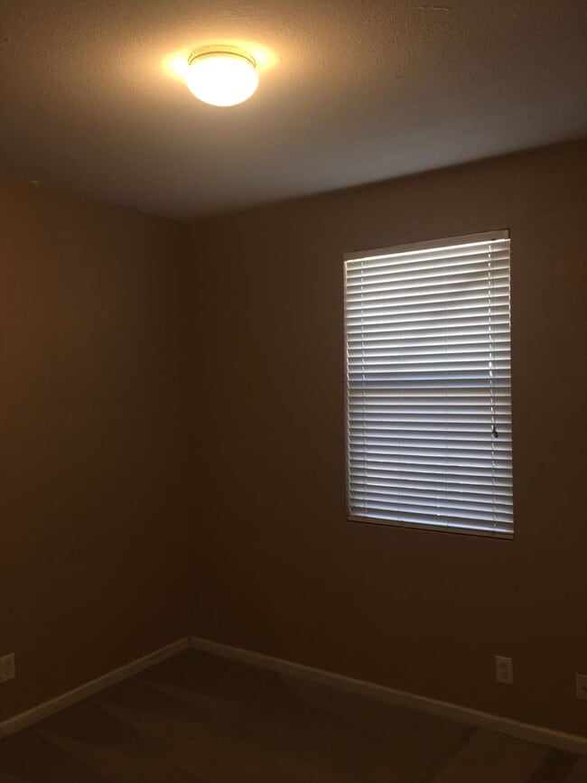 Building Photo - Move-In Special: 1/2 Off First Months Rent