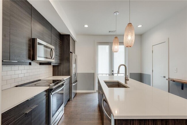 Building Photo - 415 Gartrell St SE