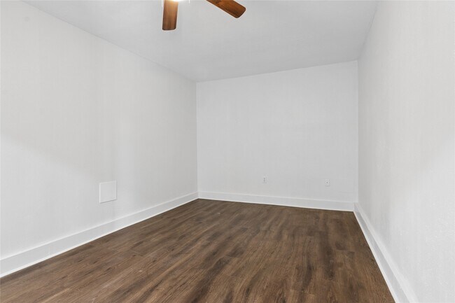 Building Photo - 2504 Ewell Dr