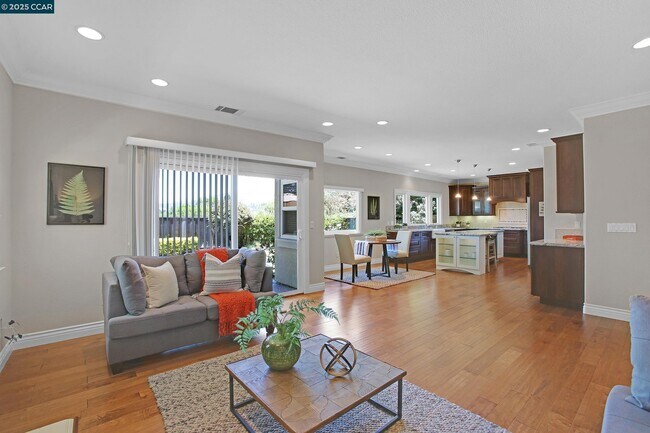 Building Photo - 706 Endsleigh Ct