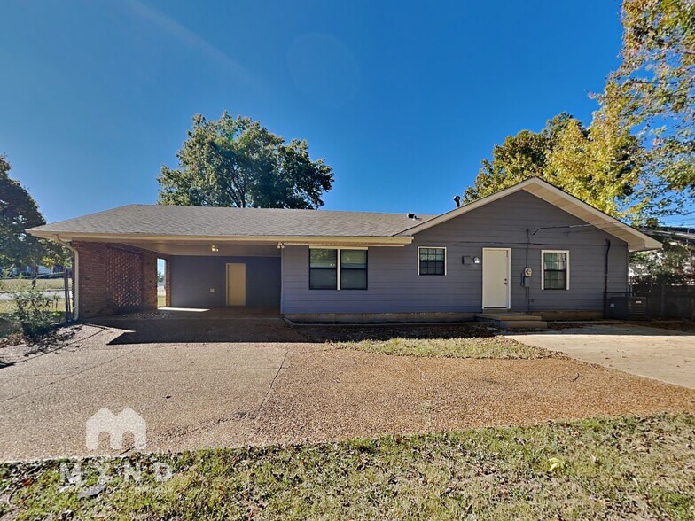 Building Photo - 3160 Boxdale St