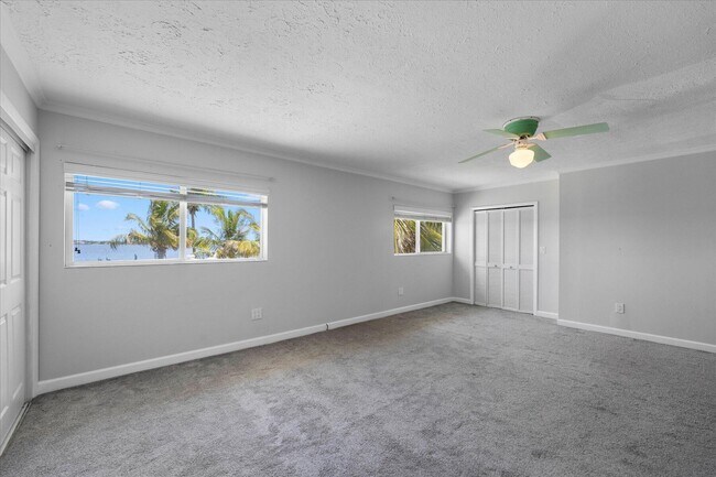 Building Photo - 850 NE Ixora Dr