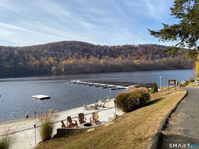 Building Photo - 14 Club Dr