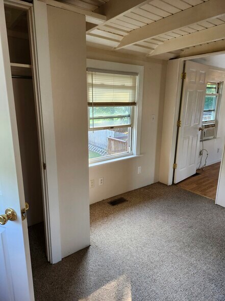 Building Photo - 305 8th St