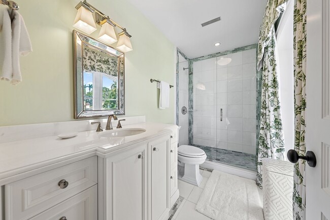 Building Photo - 210 Emerald Ln