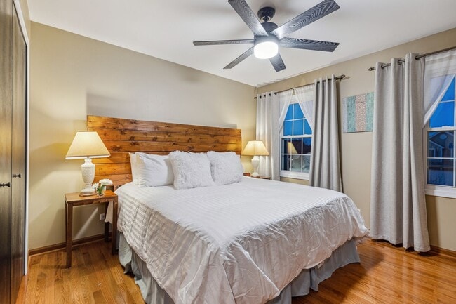 Building Photo - Fully Furnished 4 Bedroom 2.5 bathroom home in Bloomingdale