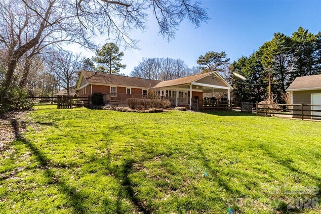 Building Photo - 6618 Castlegate Dr