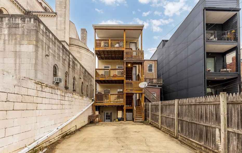 Building Photo - 1512 Park Rd NW