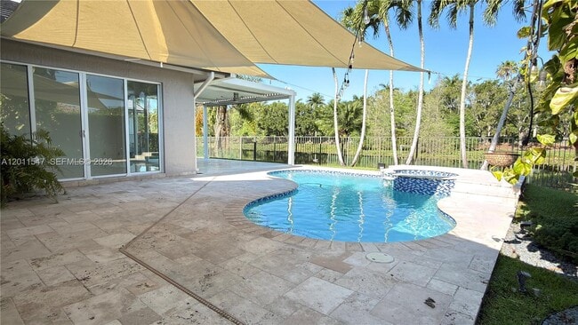 Building Photo - 3767 Oak Ridge Cir