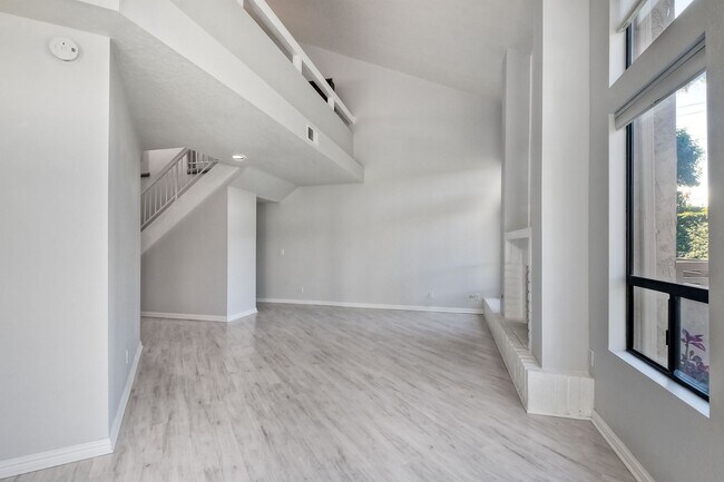 Building Photo - 1951 Swallow Ln