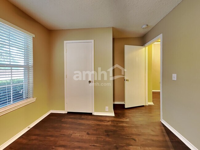 Building Photo - 1420 Mosscreek Dr