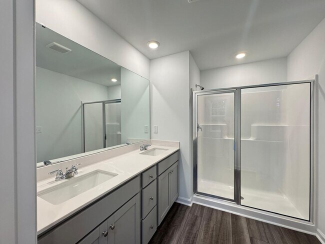 Building Photo - STUNNING BRAND-NEW TOWNHOUSE in a very con...