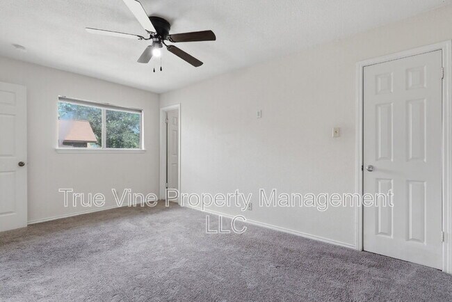 Building Photo - 7911 Corona Ridge