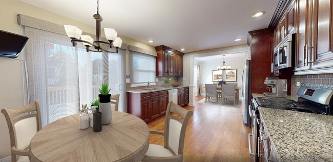 Building Photo - 1327 Larchmont Dr