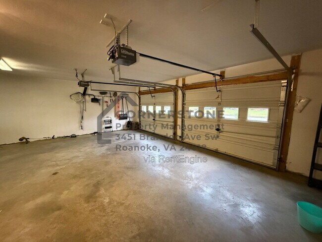 Building Photo - 4518 Lomond Cir