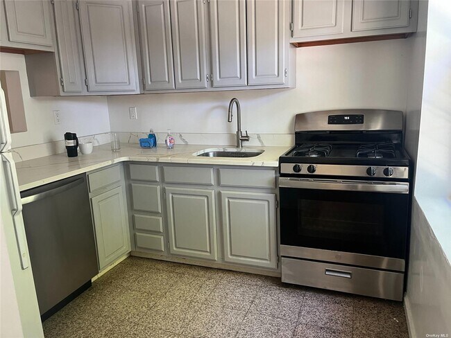 Building Photo - 39-5-39208 208th St