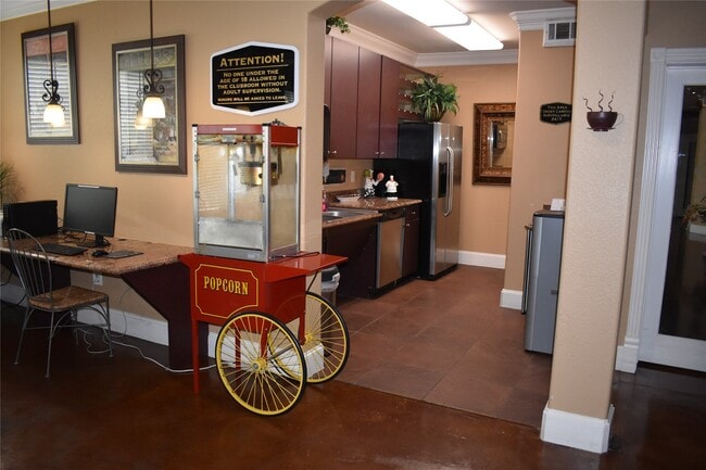 Building Photo - 1711 Old Spanish Trl