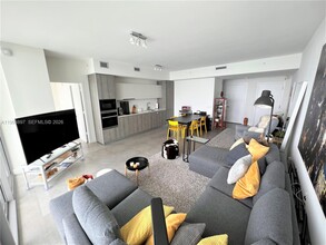 Building Photo - 2900 NE 7th Ave