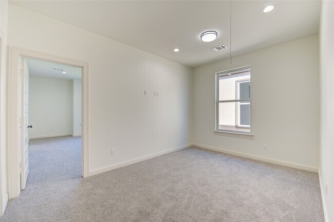 Building Photo - 2922 El Fenice Ln