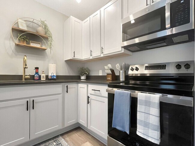 Building Photo - 501 W 9th St