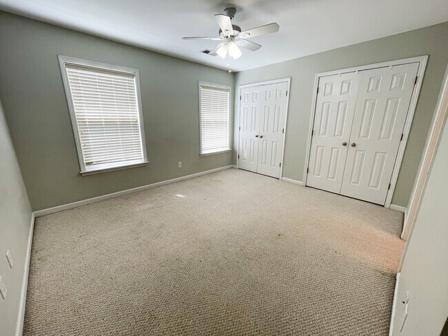 Building Photo - 12 Magnolia Glen Ln