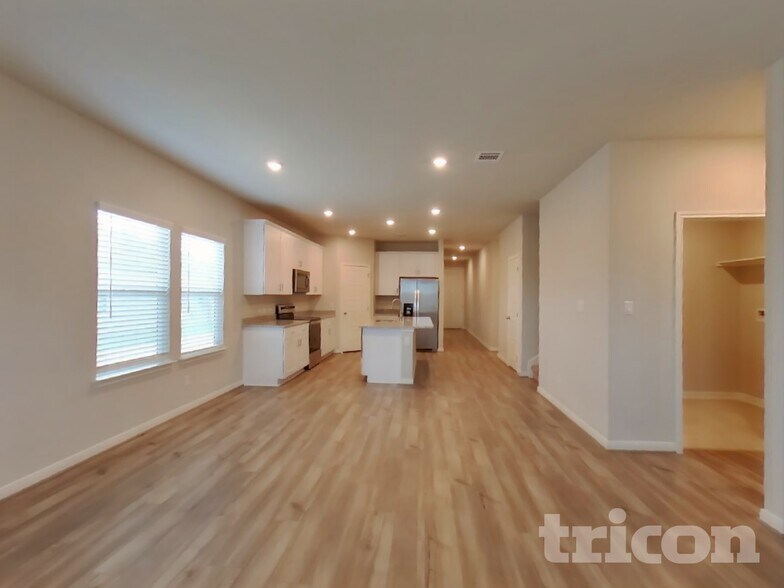 Building Photo - 5820 Zoey Wy