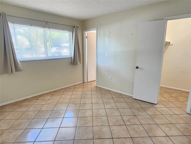 Building Photo - 105 Base Ave E