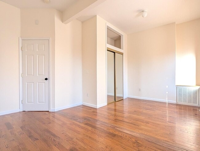 Building Photo - 246 Whiton St