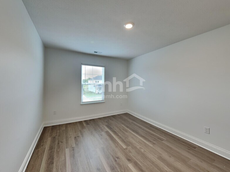Building Photo - 9169 Henley Ave