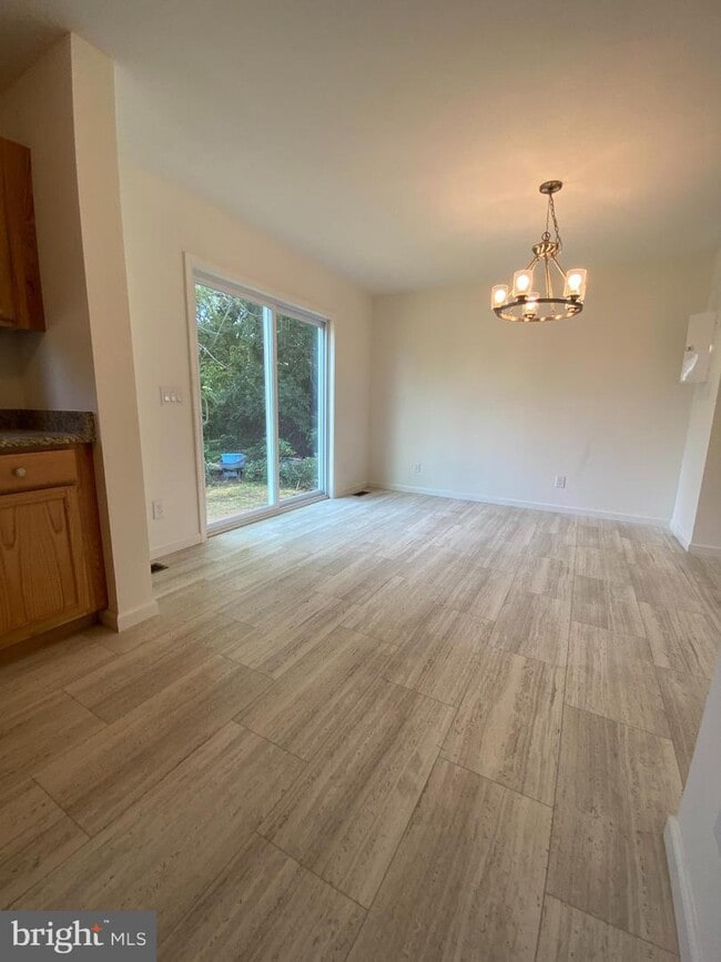 Building Photo - 303 Bondsville Rd