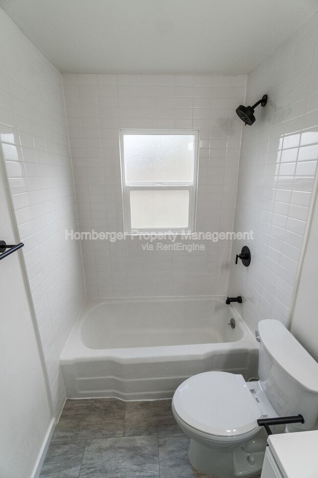 Building Photo - 1909 S Garden Springs Rd