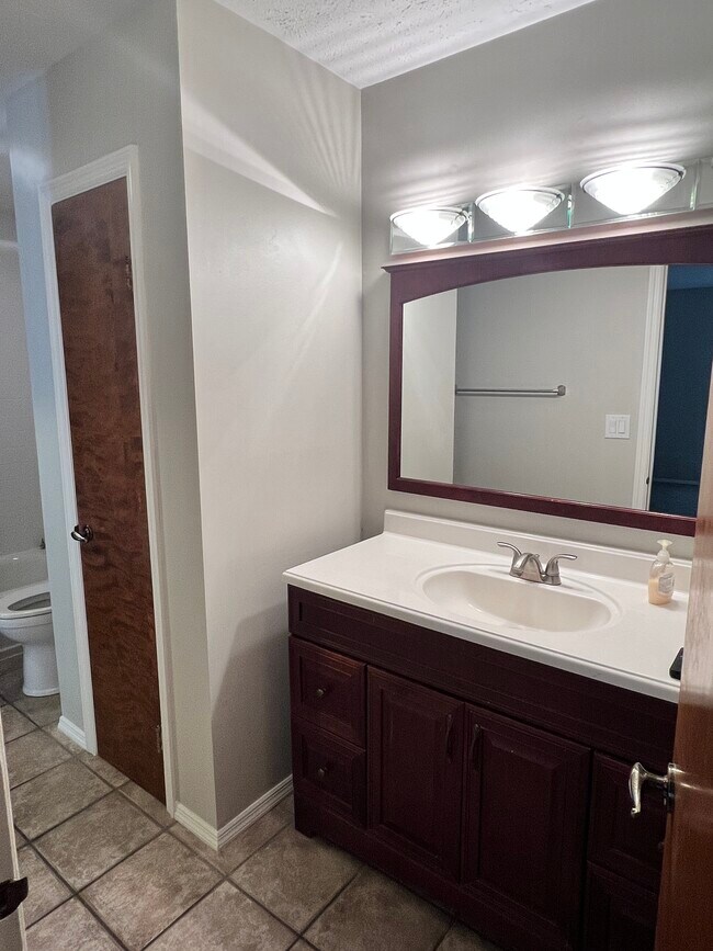 Building Photo - 1397 Sanzon Dr