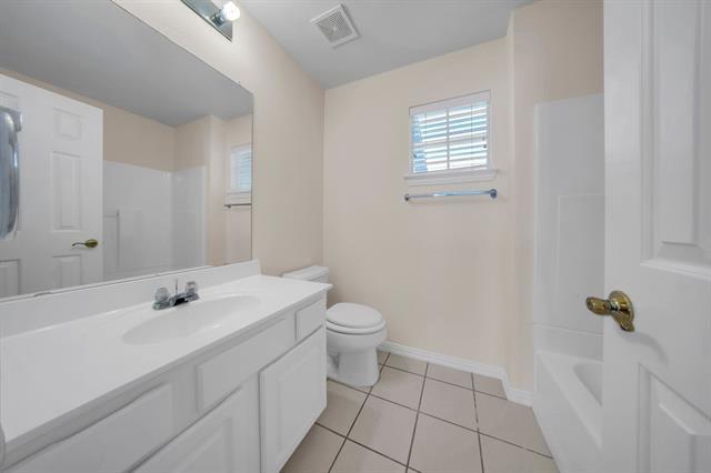 Building Photo - 908 Englewood Ln