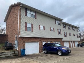Building Photo - Dunhill Townhouses