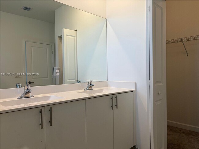 Building Photo - 2661 SE 10th St